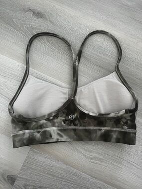 lululemon Flow Y Nulu™️ Bra - Light Support - Size 4